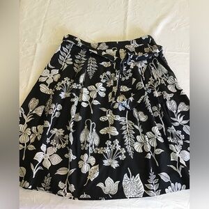 Beautiful Talbots Monochrome Floral Skirt Item #195